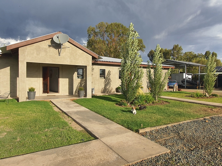 5 Bedroom Property for Sale in Douglas Northern Cape